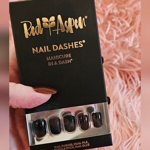 Red Aspen Black Nail Dashes